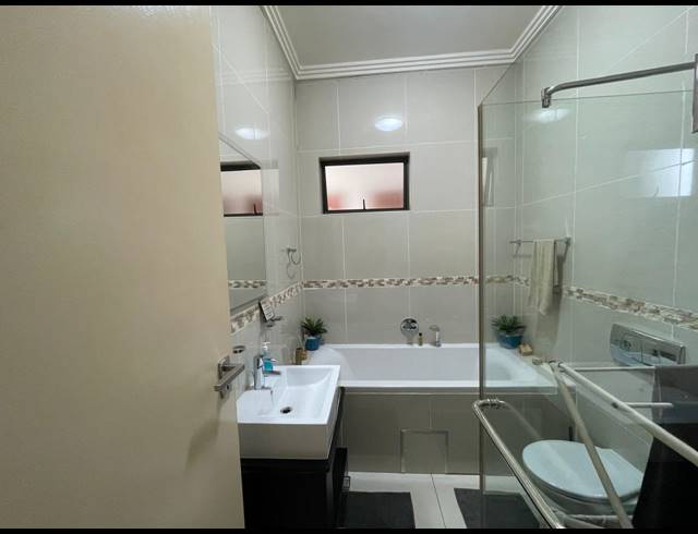 2 BEDROOM APARTMENT FOR SALE IN UMHLANGA RIDGE